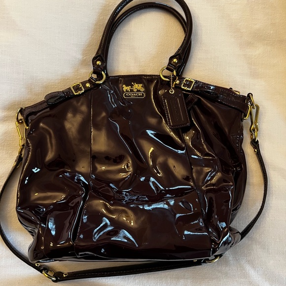 Coach plum patent leather shoulder/cross body bag - Picture 5 of 6